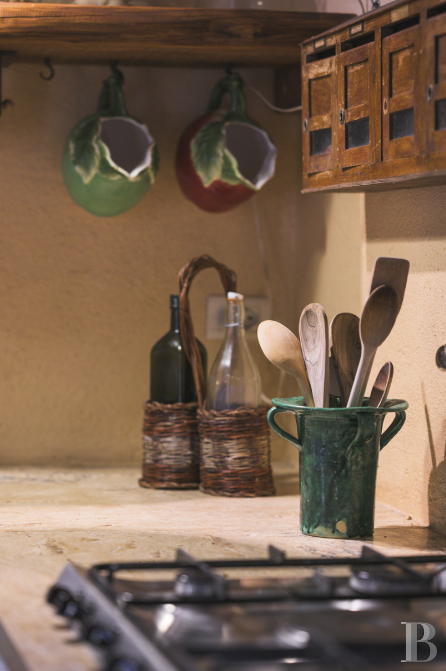 An old olive grove farmhouse restored to its former glory, overlooking the countryside in the Val d'Orcia in Tuscany - photo  n°10